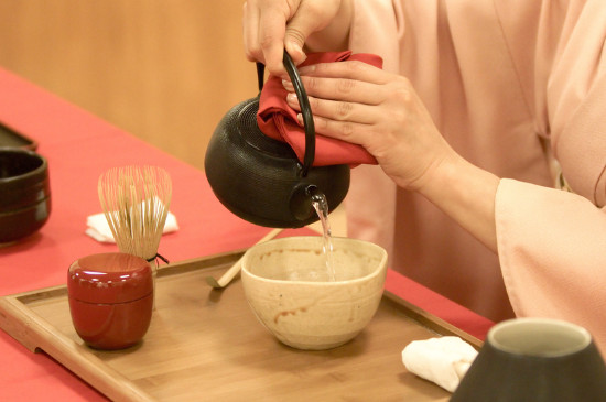 女人喝茶要行扣茶禮嗎，叩茶禮女士能用嗎？