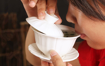 三才蓋碗的正確拿法，三才蓋碗抓碗法圖解