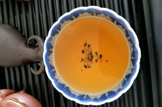 大紅袍第一泡要倒掉嗎，洗茶水需倒掉但第一泡出湯