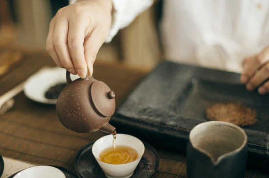 女人喝茶要行扣茶禮嗎，叩茶禮女士能用嗎？