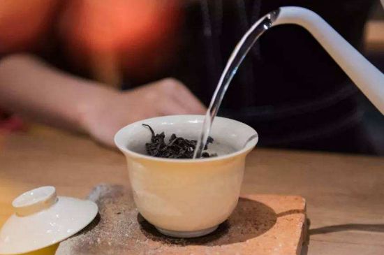 牛欄坑肉桂需不需要洗茶，武夷巖茶肉桂需要洗茶嗎？