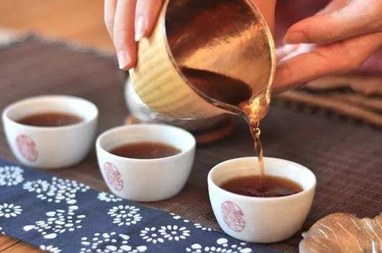 喝茶茶桌上的禮儀有哪些，泡茶待客十大禮儀不可不做！