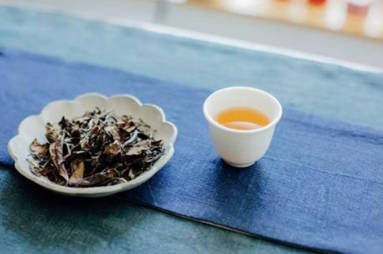 福鼎白茶能長時(shí)間悶泡嗎，老白茶可以悶著喝嗎？