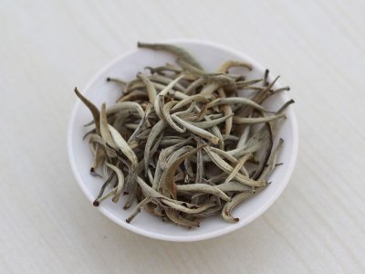 白茶品質(zhì)如何區(qū)分，白茶的優(yōu)劣質(zhì)量辨別方法