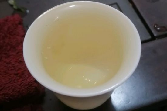 春茶上市白茶的好壞怎么區(qū)分，春白茶怎么分辨好不好？
