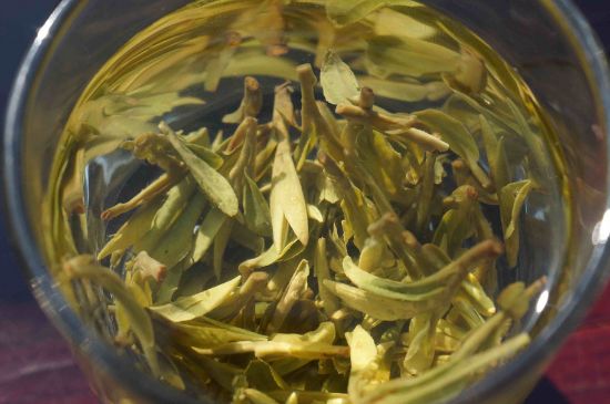 安吉白茶冷藏好還是冷凍好？這個需要根據(jù)存放時間來選擇