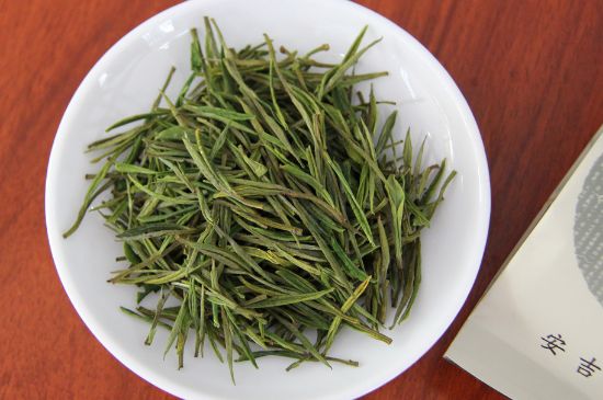 安吉白茶冷藏好還是冷凍好？這個需要根據(jù)存放時間來選擇