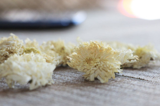 菊花茶買小朵還是大朵，泡茶用的小菊花和大菊花哪個好