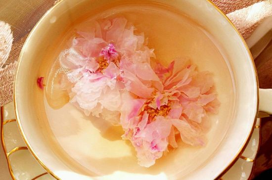 玫瑰花茶的功效與作用，堅(jiān)持喝一個(gè)月玫瑰花茶會(huì)怎樣？