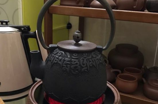 鐵壺生銹燒的水有害嗎，鐵壺內(nèi)壁生銹怎么辦