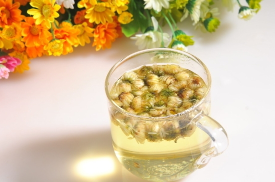 喝菊花茶有什么效果，女人長(zhǎng)期喝菊花茶好嗎？