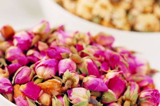 玫瑰花的最佳搭配，喝玫瑰花茶搭配什么喝好？