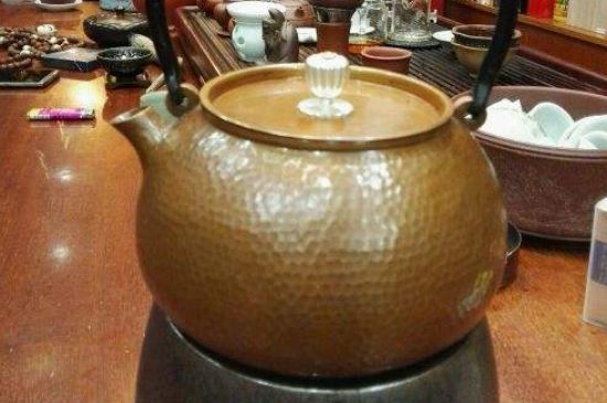 用銅壺?zé)惺裁唇?，銅壺煮水的兩大忌諱和好處