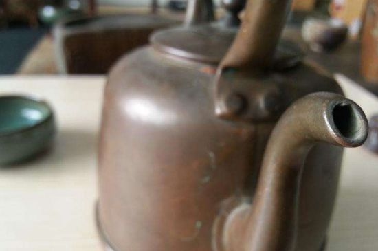 用銅壺?zé)惺裁唇桑~壺煮水的兩大忌諱和好處