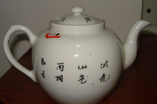 瓷壺適合泡什么茶，瓷器茶具喝什么茶好