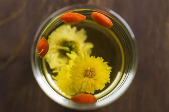 菊花茶的最佳搭配有哪幾樣，菊花茶和什么搭配喝效果好？