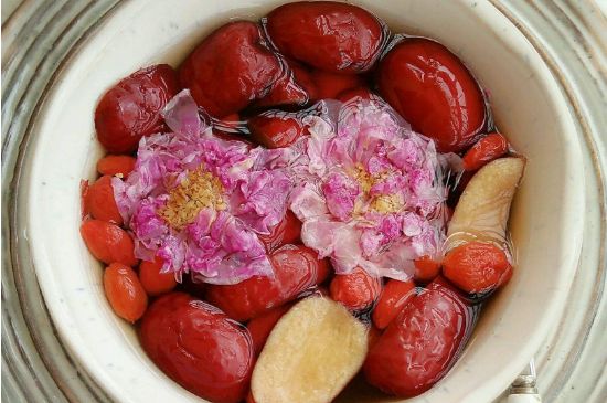 喝玫瑰花茶能祛斑嗎，玫瑰花茶有祛斑的功效嗎？