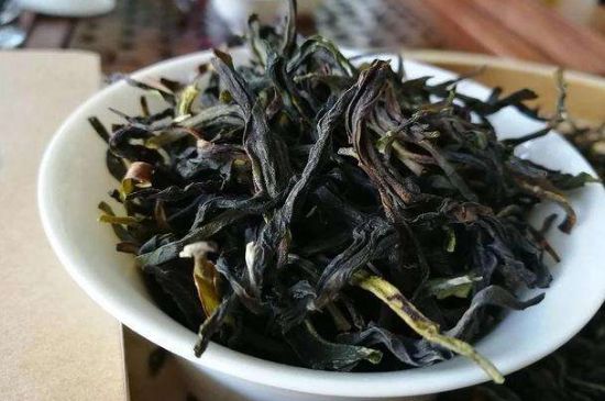 鴨屎香單叢雪片茶的特點(diǎn)，鳳凰雪片茶有什么特點(diǎn)？