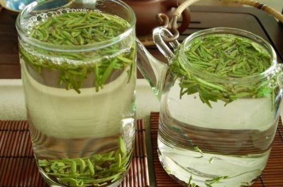 竹葉青和雀舌哪個貴，竹葉<a href=http://www.hospitalantoniolorena.com/fenlei/wulongcha/ target=_blank class=infotextkey>青茶</a>貴嗎？