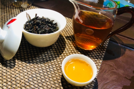 為什么喝巖茶會(huì)上火，巖茶喝多上火怎么辦？