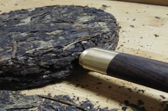 伏茶里的金花是黃曲霉素嗎，金花茯茶里的是什么菌