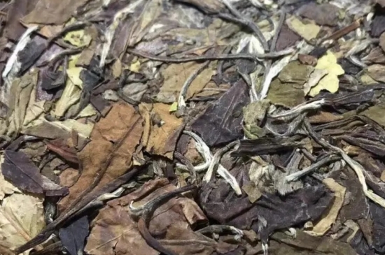 老白茶上火還是去火？夏季喝煮的老白茶會(huì)容易上火！