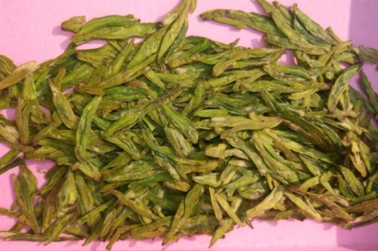 西湖龍井新茶和陳茶的區(qū)別，怎么區(qū)分龍井新茶和舊茶？