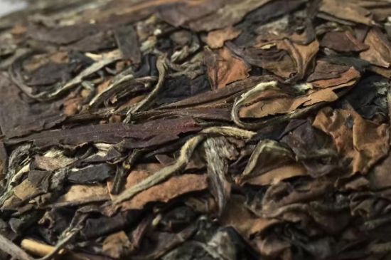 福鼎白茶要喝老的嗎，為什么喝白茶要喝老茶存新茶？