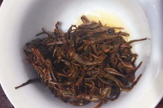 女人喝紅茶好還是喝普洱茶好，普洱茶和紅茶哪個適合女人喝