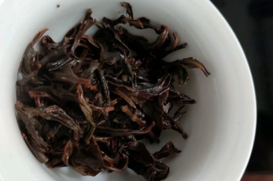 正山小種喝起來苦澀有點(diǎn)酸對嗎，正山小種發(fā)酸有害嗎