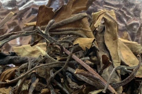 老白茶上火還是去火？夏季喝煮的老白茶會(huì)容易上火！