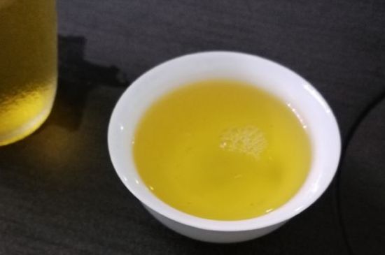 女人喝金駿眉的好處和壞處，女性喝金駿眉可減肥養(yǎng)顏