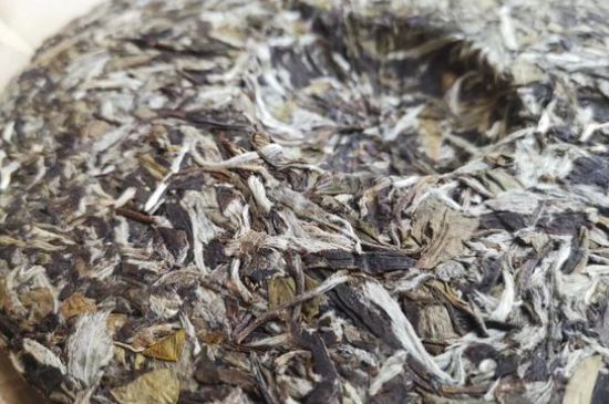 7年壽眉和2年白牡丹哪個(gè)好，老白茶壽眉與白牡丹的口感區(qū)別