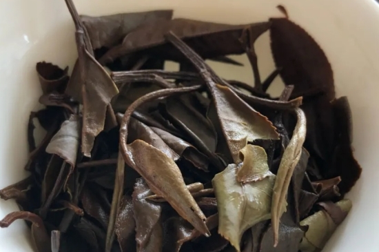 老白茶上火還是去火？夏季喝煮的老白茶會(huì)容易上火！