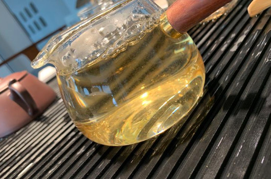 白毫銀針年份越久越好嗎，銀針白毫是否越陳越好