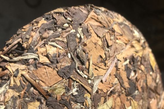 7年壽眉和2年白牡丹哪個(gè)好，老白茶壽眉與白牡丹的口感區(qū)別